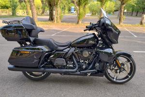 Stret Glide Ultra 117 Black Finish 2025