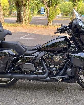 Stret Glide Ultra 117 Black Finish 2025