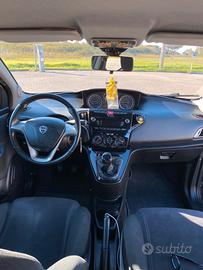 Lancia ypsilon 12. GPL