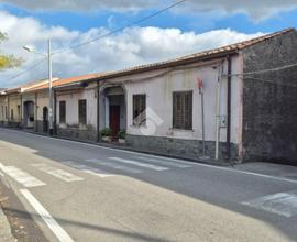 CASA INDIPENDENTE A ZAFFERANA ETNEA