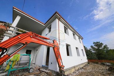 Casa indipendente di 156 m² con 5 locali a Camporo