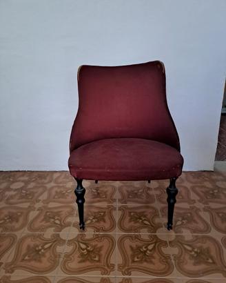 Poltroncina a conchiglia  vintage   da restaurare.