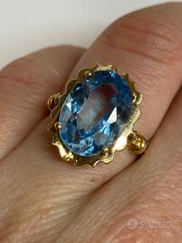 Anello oro giallo 18kt e topazio azzurro