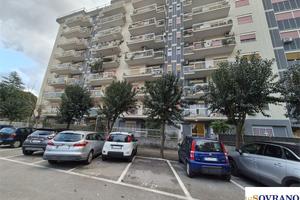 CASTELLANA: PIANO RIALZATO CON POSTO AUTO