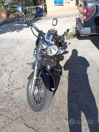 Honda VT 750 Shadow pronta a viaggiare