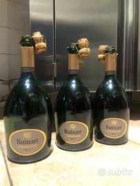 Bottiglie ruinart vuote e aperte con tappo sughero