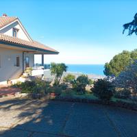 Stanze in villa vista mare con posto auto