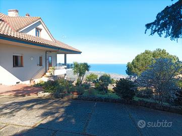 Stanze in villa vista mare con posto auto