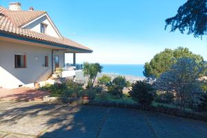 Stanze in villa vista mare con posto auto