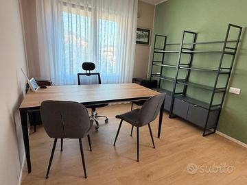 Arredo ufficio nuovo completo – scrivania, 3 sedie