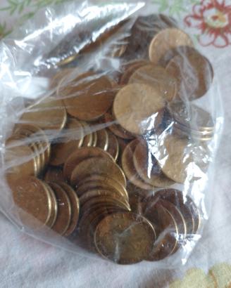 Monete  da lire 200) circa 80)