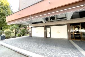 Negozio di 240 mq in zona di forte passaggio