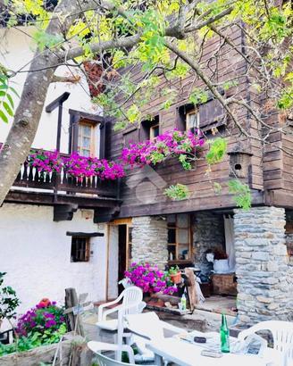 CASA SEMINDIPENDENTE A SAINT-OYEN