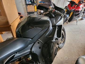 YAMAHA YZF-R6 – ANNO 2003 – COMPLETAMENTE RESTAURA