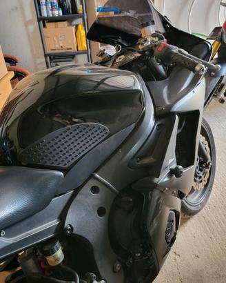 YAMAHA YZF-R6 – ANNO 2003 – COMPLETAMENTE RESTAURA