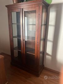 Mobile antico in legno e vetro