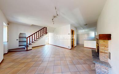 SOLUZIONE INDIPENDENTE CON 2 BAGNI, TERRAZZO E BOX