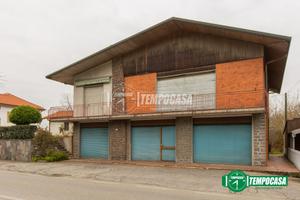 CASA INDIPENDENTE CON SPAZIO COMMERCIALE