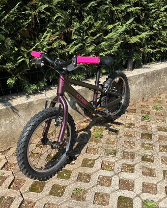 mtb bambina Cube Acid 160 ruote da 16”