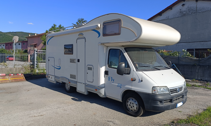 Mansardato Fly 500 Blucamp (Elnagh)