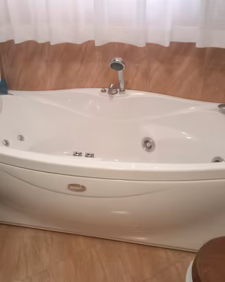 Vasca idromassaggio Jacuzzi 