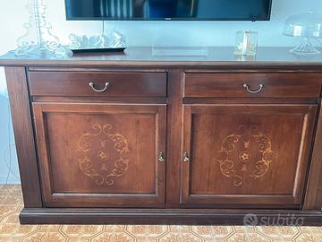 Vetrina piu contromobile piu tavolo con 4 sedie