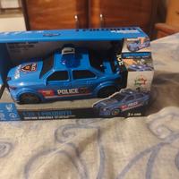 Auto polizia con suoni e ricarica ancora nuova