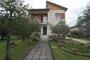 villa-di-293-m²-con-piu-di-5-locali-e-box-auto-dop