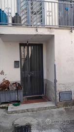 Trilocale arredato semi indipendente