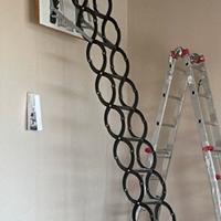 Scala retrattile  pantografo per botola