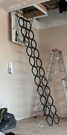 Scala retrattile  pantografo per botola