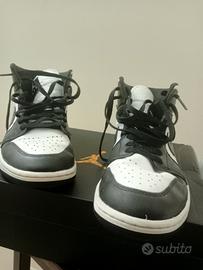 Scarpe Jordan bianco e nero 