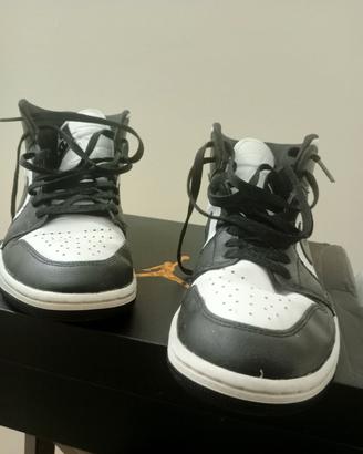 Scarpe Jordan bianco e nero 