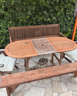 Set tavolo e sedie da giardino in legno
