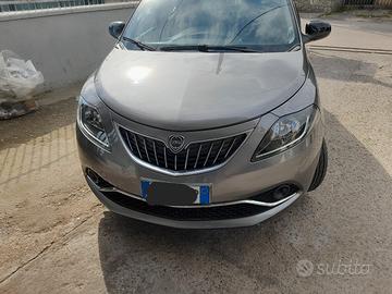 lancia ypsilon 1200