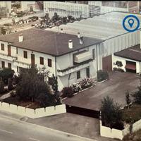 Casa singola con scoperto esclusivo con due capann
