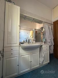 Mobile bagno con topper in marmo