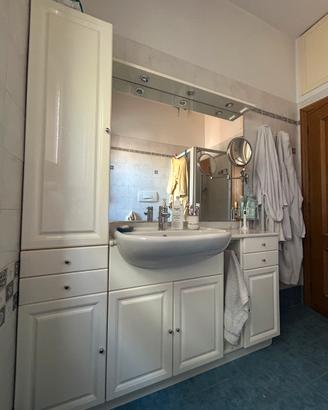 Mobile bagno con topper in marmo