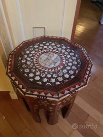 tavolino intarsiato  in legno