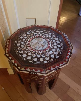 tavolino intarsiato  in legno