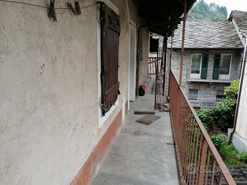 Casetta da ristrutturare con terreno