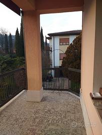 Appartamento con 2 camere e 2 bagni arredato
