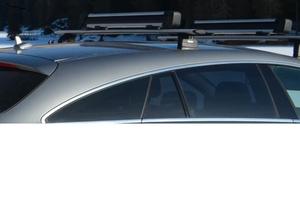 Portasci Thule completo di barre e doppio set pied