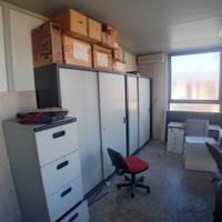 Mobili per ufficio senza gli armadi