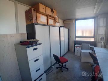 Mobili per ufficio senza gli armadi