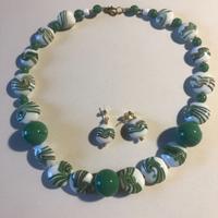 Collana e orecchini parure in vetro