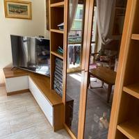 Parete attrezzata componibile con ante e vetrinett