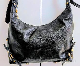 Borsa da donna vera pelle colore nera firmata.