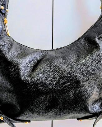 Borsa da donna vera pelle colore nera firmata.