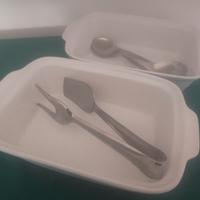 Oggetti di ceramica bianca